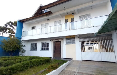 EXCELENTE SOBRADO TRIPLEX EM PINHAIS